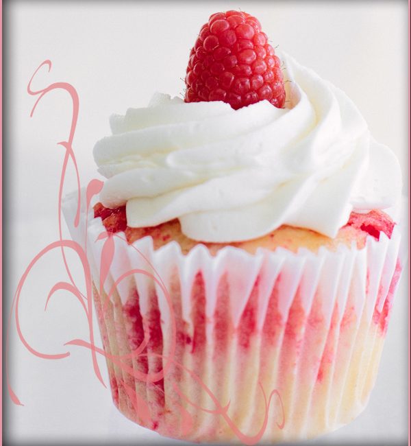 Cupcake - Vanilla raspberry ripple with vanilla buttercream