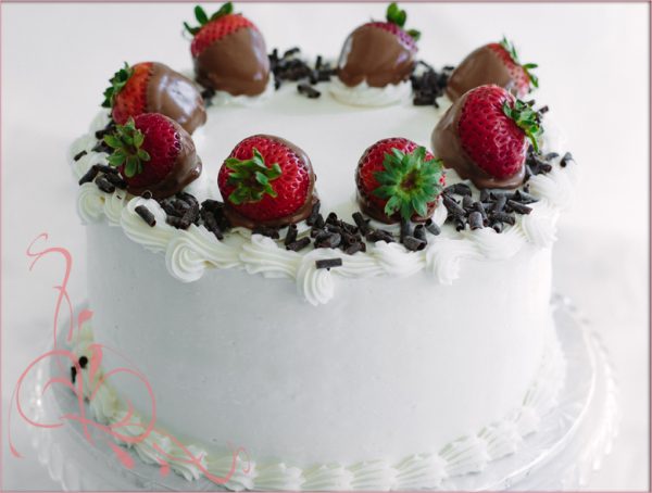 Cake - Vanilla cream with strawberry cream filling