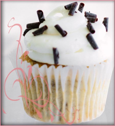 Cupcake - Banana chocolate chunk with cream cheese icing