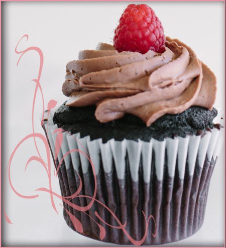 Cupcake - Chocolate raspberry ripple with chocolate buttercream